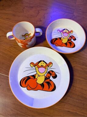 Royal Doulton Disney Winnie the Pooh Tigger 3-Pc Ceramic Dinnerware Set
